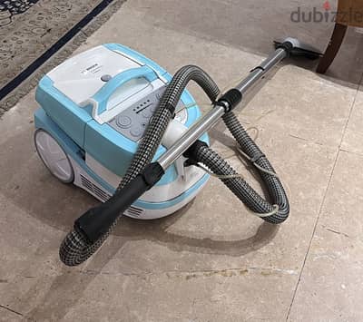 مكنسة بوش 2100 وات.