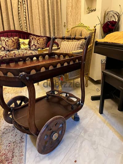 طاولتين صغير و طاولة كبيرة جرانيت و طاولة شاي