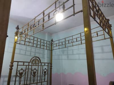 سرير نحاس