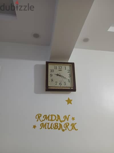 ساعة حائط