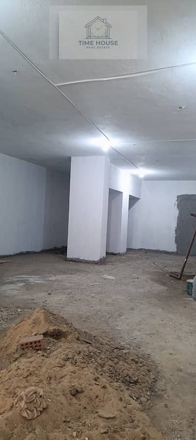 Shop for rent on Main Freedom Street with outdoor space