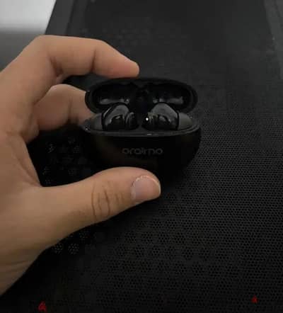 سماعات للبيع بحاله ممتازه oraimo riff