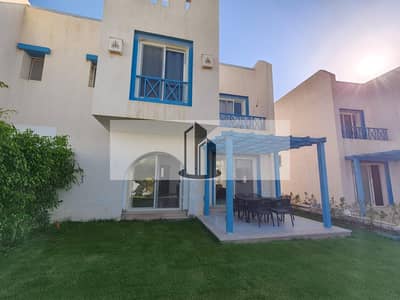 توين هاوس استلام فورى للبيع بالفرش 4 غرف ماستر وSecond Row Lagoon في ماونتن فيو راس الحكمة