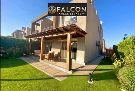 Villa with abig discount, prime location, 3 floors, luxury finish, open view, full privacy, Palm Hills New Cairo near Mountain View & Hyde park& AUC
