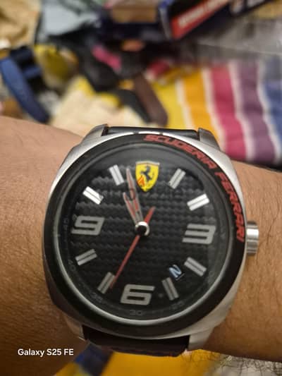 ساعة ferrari scuderia