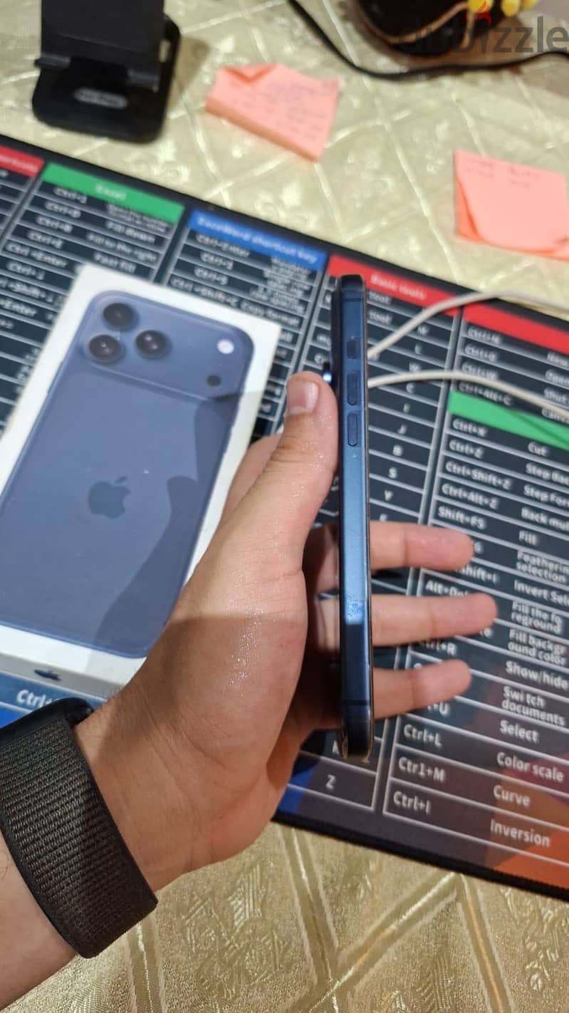 Apple - iPhone 17 Pro Max 3