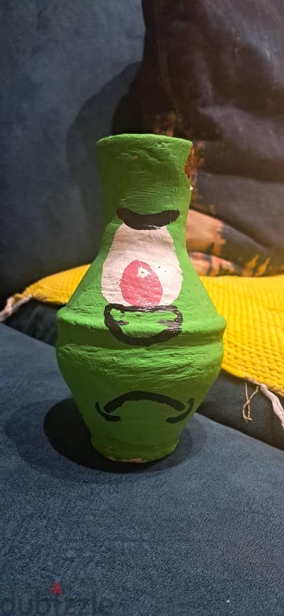 فازا جميلة لتزين المكاتب