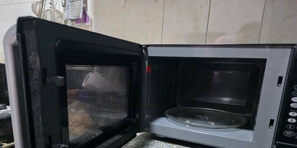 ميكروويف بحالة ممتازة زى الجديد
