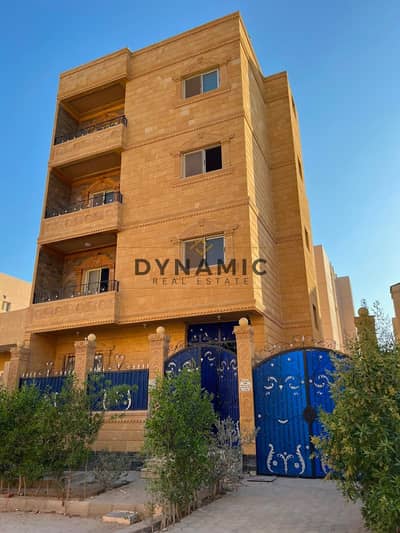 للبيع فيلا مميزة جدًا بمدينة الشروق – أمام نادي الشروق مباشرة