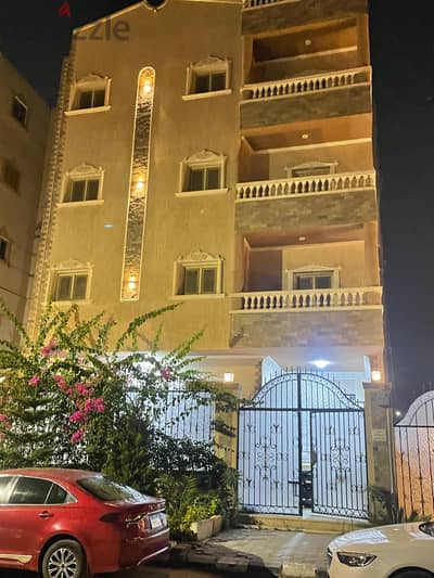 عمارة كاملة للبيع من المالك مباشرة أمام الجامعة الروسية مباشرة