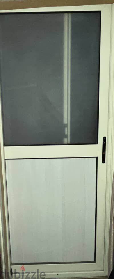 باب الوميتال للبيع مع الزجاج والحلق