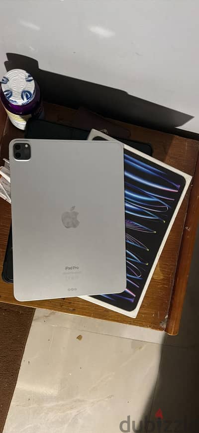 Ipad pro m2 like new