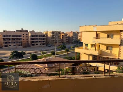 لقطة أمام الجامعة الأمريكية | 218م في كمبوند لاروز | فيو بحري | 3 غرف | 3 حمامات | 2 جراج | 6,000,000
