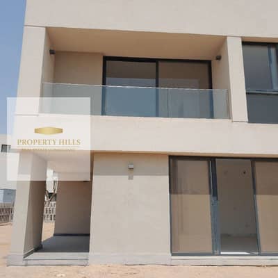 Villa for sale at cash price in Al-Shorouk Compound Al-Burooj minutes from Cairo Airport with a view of green areas