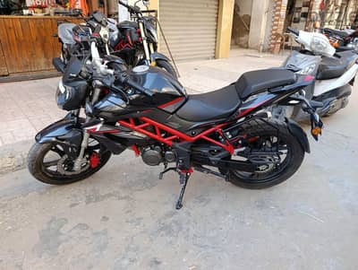 Benelli TNT 150i ينيلي