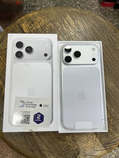 iPhone 17 Pro Max 256G Silver جديد بضمان الوكيل
