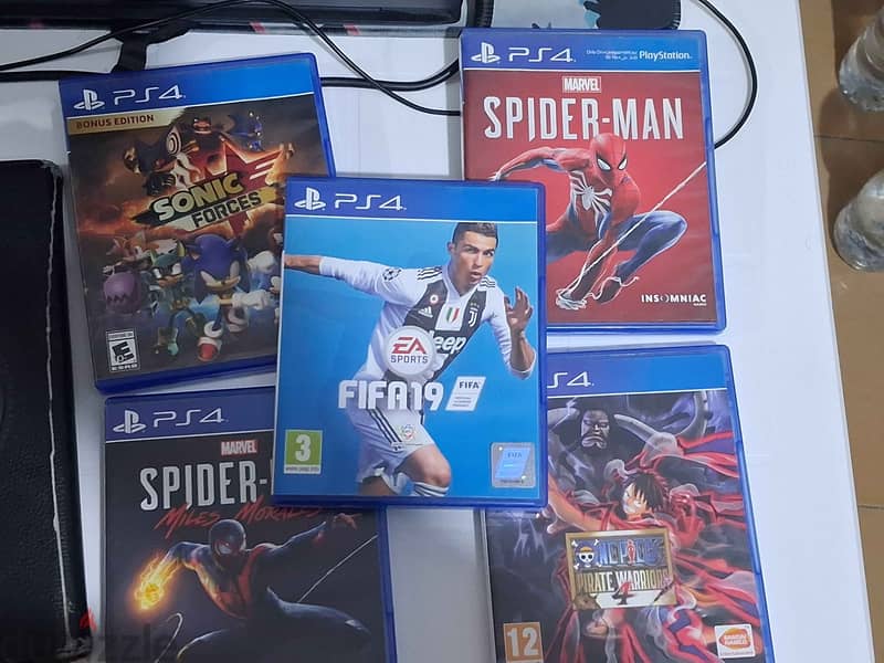 Playstation 4 - Slim 512GB 1