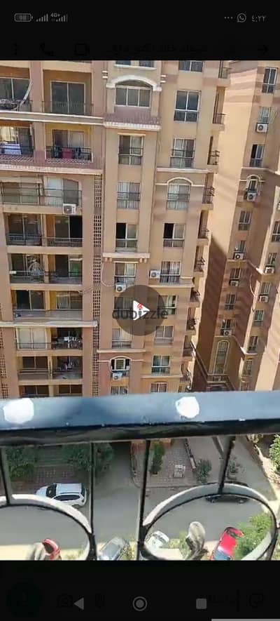 Furnished apartment with two bedrooms and two bathrooms for rent in the Maadi Garden compound directly on the Maadi ring road. Internet is available, there is security around the clock. The compound has a highly distinguished location next to the Sporting Club and a quarter of an hour to the Fifth Settlement, 5 minutes to Zahraa Maadi, Carrefour, and also close to Wadi Degla Club.