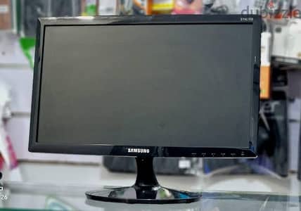 شاشة سامسونج LED مقاس 19 بوصة بحالة ممتازة - ألوان واضحة وبسعر لُقطة!