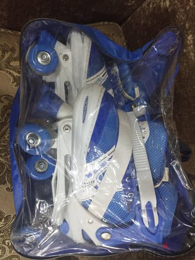skate لطفل عنده ١٠ سنوات مقاسه (٣٩-٤٢)