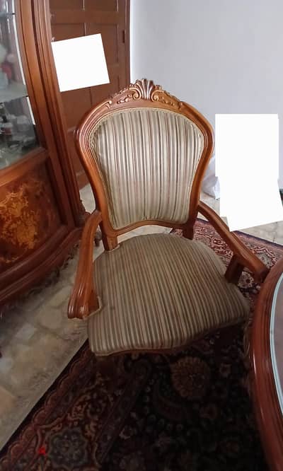 غرفة سفرة كاملة . استعمال بسيط