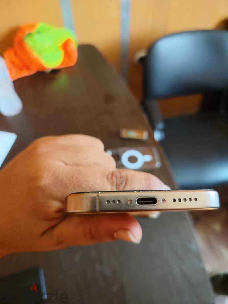 Apple - iPhone 16 Pro 4