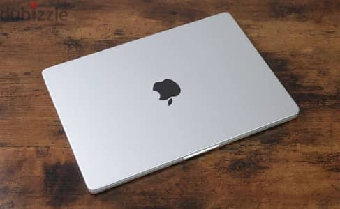 MacBook Pro m5 14-inch 512 gb Silver Arabic Keyboard