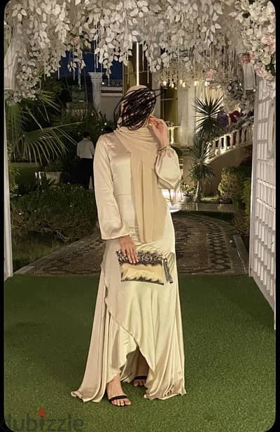 فستان سواريه ستان حرير بيج فاتح