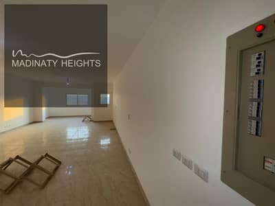 *Apartment for sale cash in Madinaty - in the best stages of Madinet B8 Talaat Mustafa* Area / 220 meters Group 85 special location next to services Company finishing consisting of 3 bedrooms and 3 bathrooms + a bath room Fourth repeated floor Garden view and a street Paid price required cash / 15 million pounds negotiable code