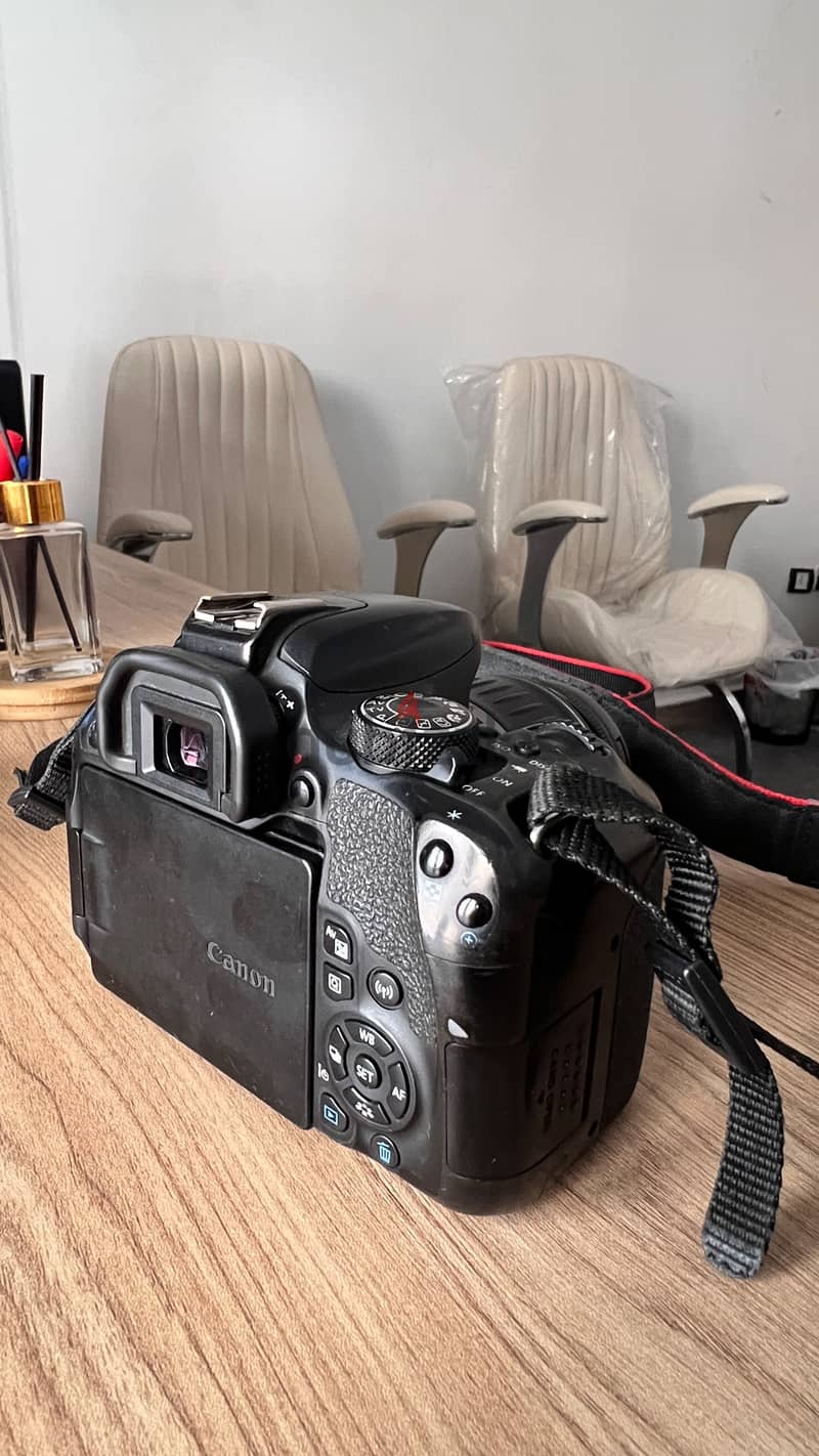 Canon EOS 800D 1