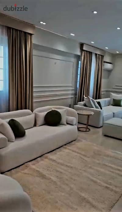 كومباوند غرب الجولف دوبليكس روف مفروش للايجار تشطيب الترا سوبر لوكس 4 غرف 1 غرفة مربية 4 حمام اسانسير