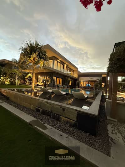 فيلا بانورامية 3 ادوار مع حمام سباحة خاص بسعر لقطة بجوار Palm Hills و Cleopatra square