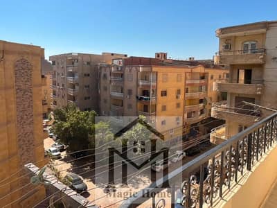 A corner 170m property in District L. Fully fitted with a kitchen, ACs, and a split layout. Contact us now for more details.