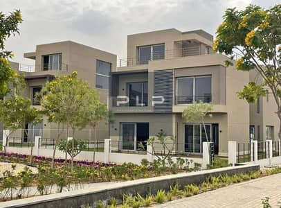 Corner townhouse for sale in Palm Hills New Cairo (PHNC), ready for viewing and immediate occupancy with flexible payment plans.