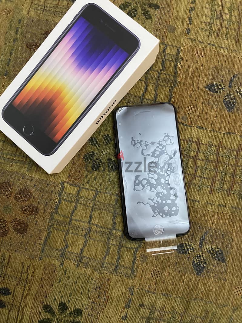 Apple - iPhone SE 2022 3rd Generation 1