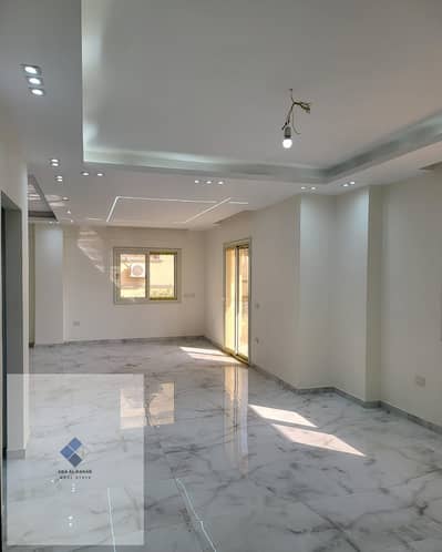 Apartments for rent in the Fifth Settlement within the Yasmin Villas, 250 m area, first residency, 3 bedrooms, distinctive finishing, more than one unit available with the same specifications, suitable for living or as an administrative headquarters