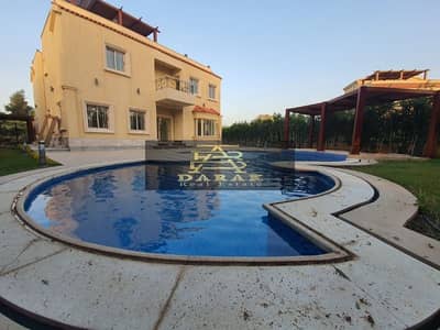 فيلا فاخره للبيع مدينتى4غرف رئيسيه بحمام سباحه مكيفه ناصيه جولف جاهزه