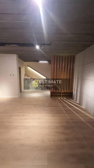 305m² Semi-Furnished Triplex for Rent in Eastown