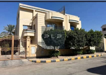 بسعر لقطه فيلا توين هاوس  للبيع  في كمبوند جولدن هايتس التجمع أمام بوابة 9 في مدينة الرحاب