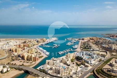 استلام خلال سنة واحدة فقط! امتلك فيلا 4 غرف نوم بإطلالة كاملة على اللاجون والبحر،تشطيب كامل + أجهزة التكييف وخزائن المطبخ، داخل الجونة البحر الاحمر
