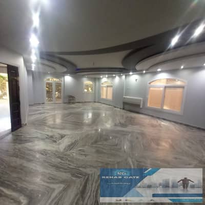 Apartment for rent in the Al-Banafseg 11 Villas area, featuring an elevator and ultra-super-lux finishes. Located on the raised ground floor, the 274-