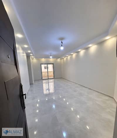 Unfurnished 160 sqm apartment with kitchen for rent in Grand Seas Compound, Fifth Settlement, overlooking Mohamed Naguib Street and close to 90th Stre