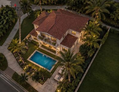 650 thousand an advance, you will own an independent villa with a garden for sale within a compound of villas only in the heart of Sheikh Zayed with installments over 8 years