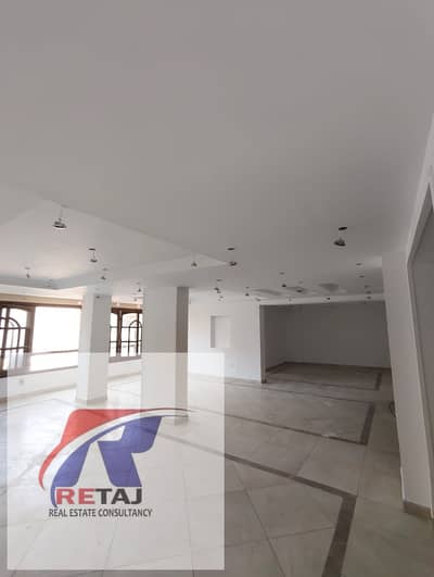 A once-in-a-lifetime opportunity. . . 280 sq m duplex at a special price in the prime location of the Golden Square, near the Social Service Institute