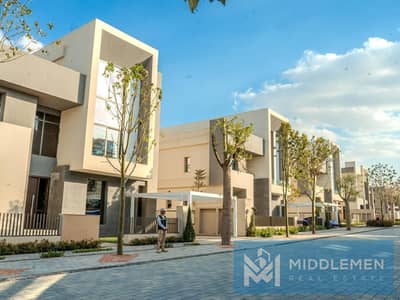 town house middle 285m very Prime location under market price saada new cairo