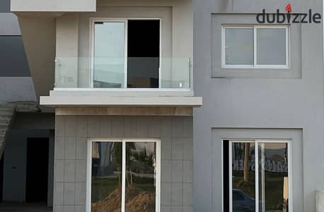 Ground floor apartment with garden for sale, ready to move, in V Levels compound, Sheikh Zayed, in front of Beverly Hills