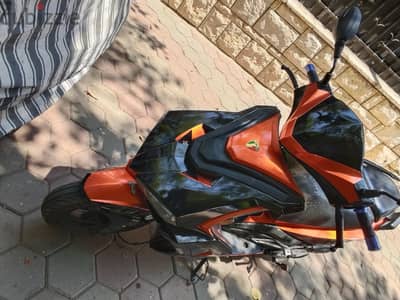 سكوتر مارينو سبورت بحاله ممتازه مصروف عليه كتير وعليه سكن فيلم حمايه