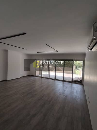 Semi-furnished 170m² apartment with a garden for rent in The Square