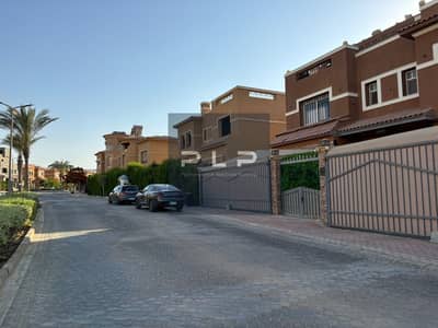 اقل سعر فيلا متشطبة بحمام سباحة خاص متر للبيع في كومبوند القطامية بجوار الجامعه الامريكيه مباشره