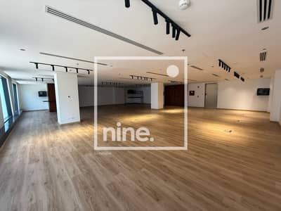 مكتب متشطب بالكامل للايجار بافضل سعر في Park St  التجمع الخامس - 311 متر - New cairo